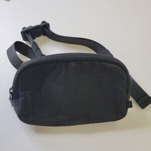 lululemon fanny pack black